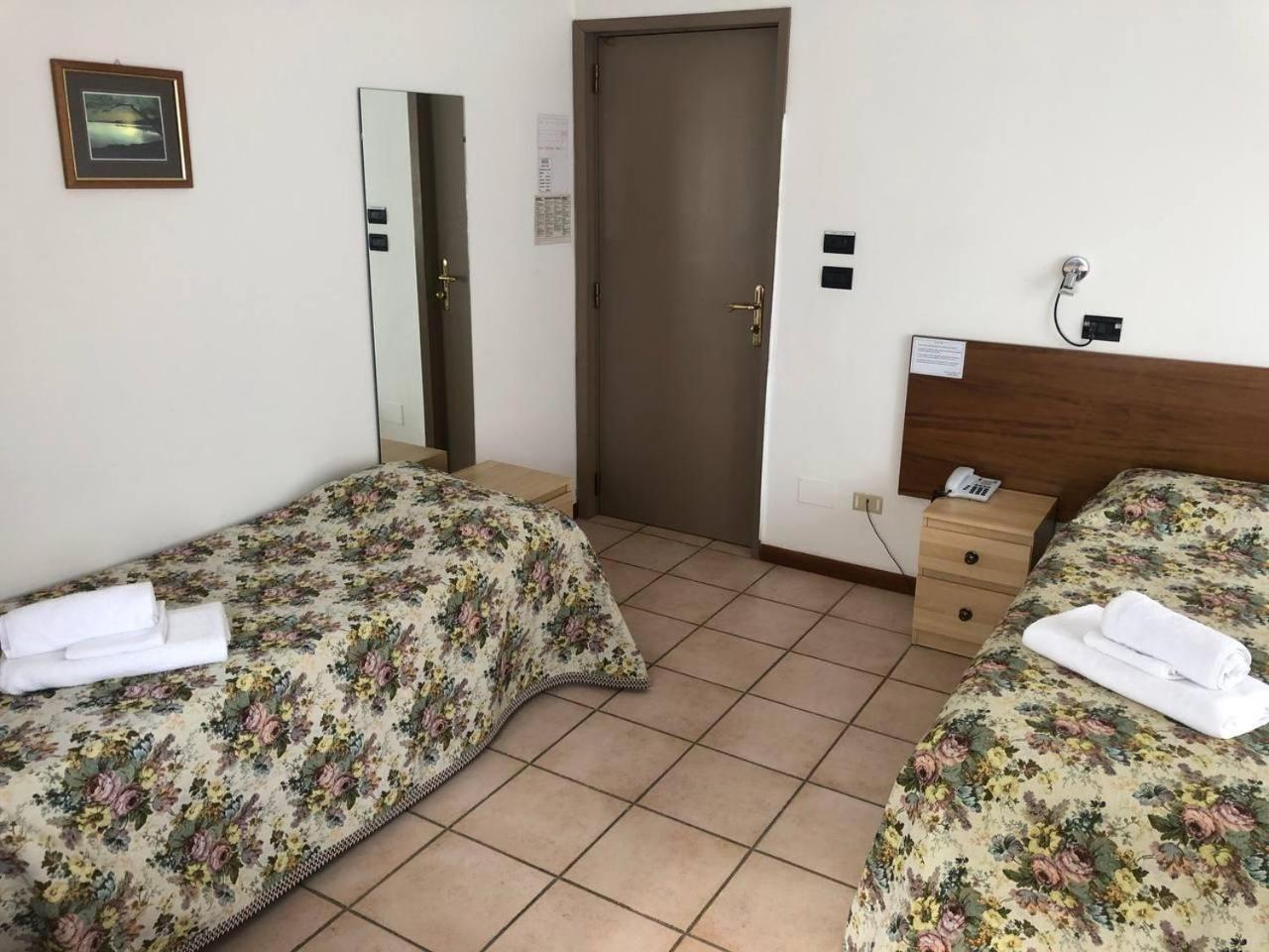 Be Me Hotel Helvetia Tabiano Terme Extérieur photo